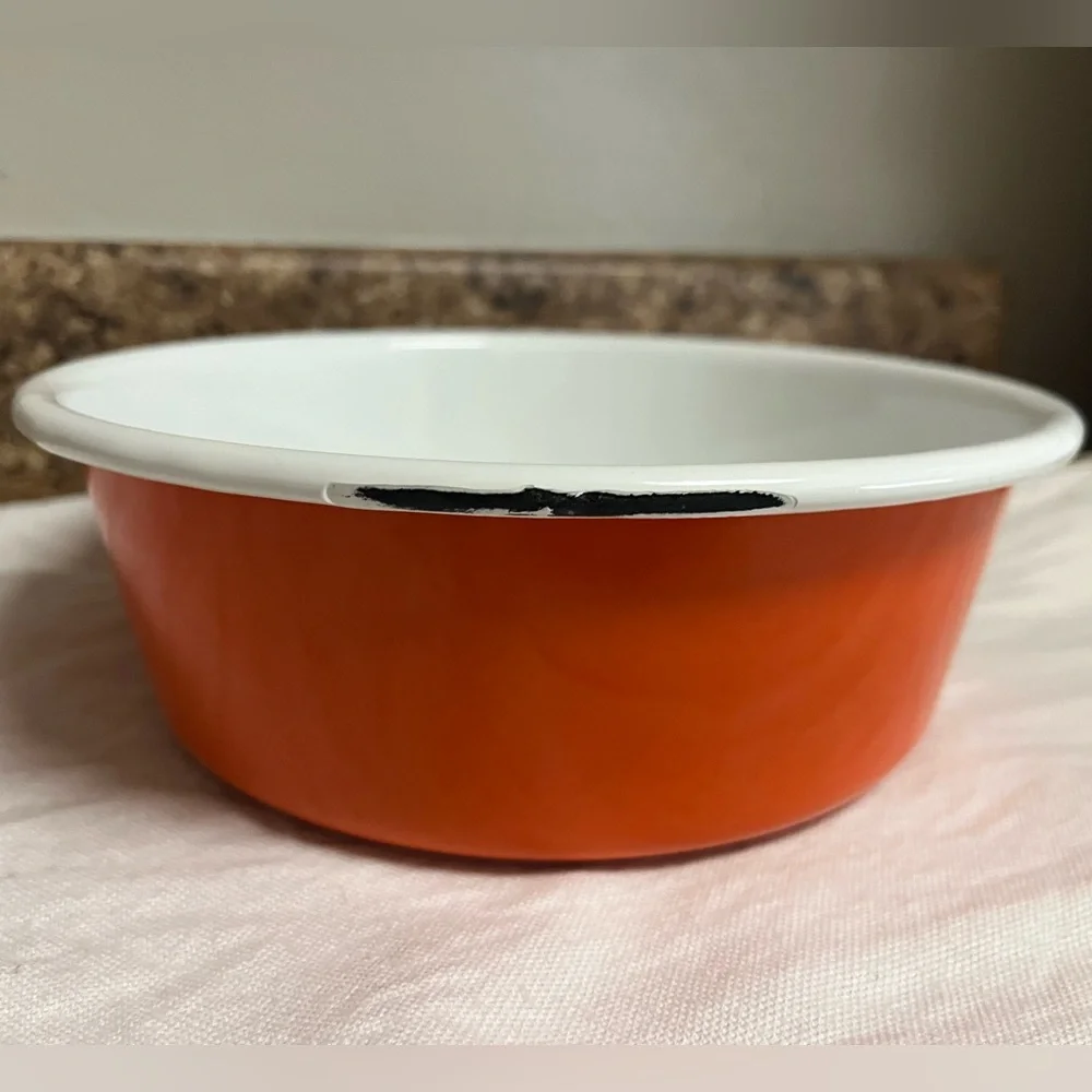 Le Creuset Dog Bowl
